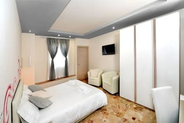 Luxury Tek Büyük Yataklı Oda