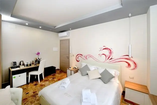 Luxury Tek Büyük Yataklı Oda