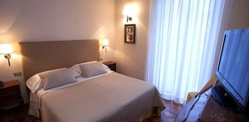 Comfort Tek Büyük veya İki Ayrı Yataklı Oda