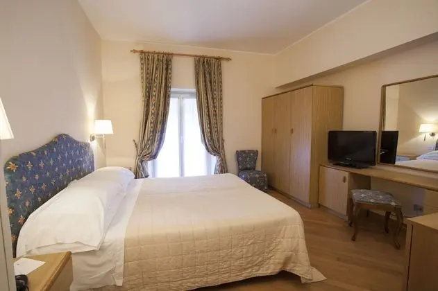 Comfort Tek Büyük veya İki Ayrı Yataklı Oda