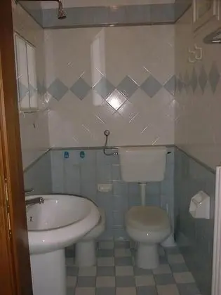 Üç Kişilik Oda