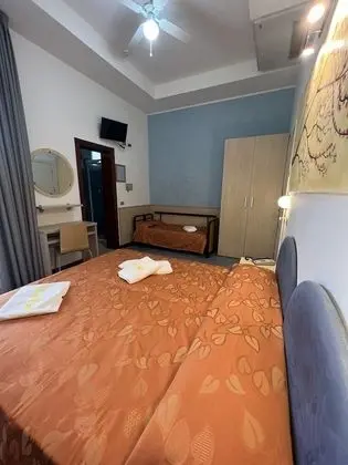 Üç Kişilik Oda
