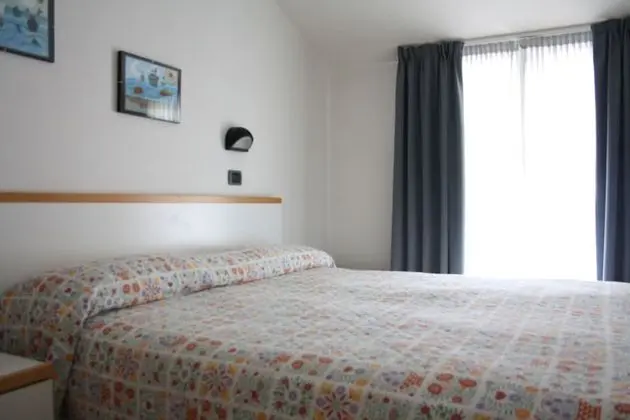 Büyük Yataklı Tek Kişilik Oda