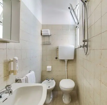 Büyük Yataklı Tek Kişilik Oda