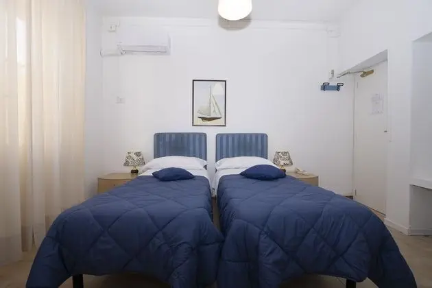 Economy Tek Büyük Yataklı Oda