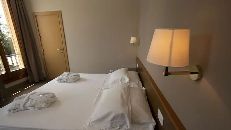 Büyük Yataklı Tek Kişilik Oda