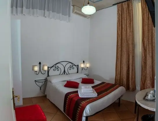 Tek Büyük Yataklı Oda (private external bathroom)