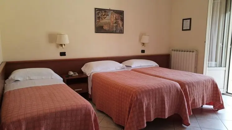 Classic Üç Kişilik Oda