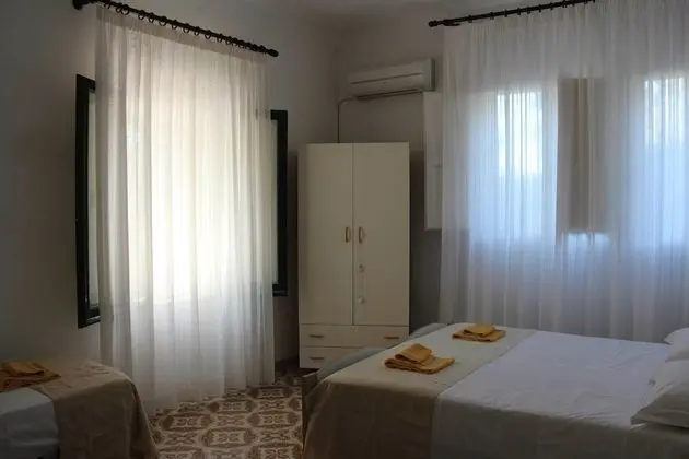 Tek Büyük veya İki Ayrı Yataklı Oda, Ortak Banyo