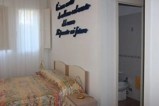 Tek Büyük veya İki Ayrı Yataklı Oda, Ortak Banyo