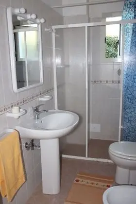 Tek Büyük veya İki Ayrı Yataklı Oda, Ortak Banyo