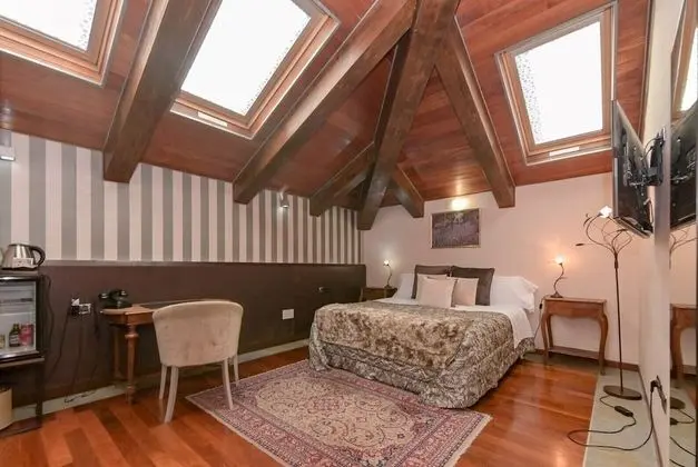 Superior Tek Büyük Yataklı Oda