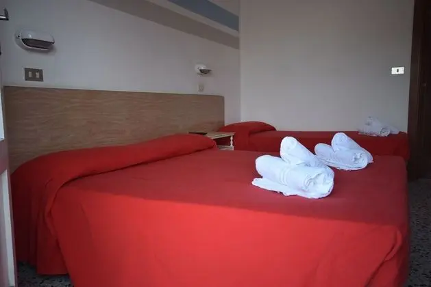 Üç Kişilik Oda