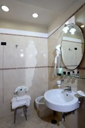 Standard Tek Büyük veya İki Ayrı Yataklı Oda