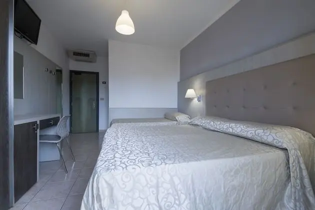 Üç Kişilik Oda, Teras