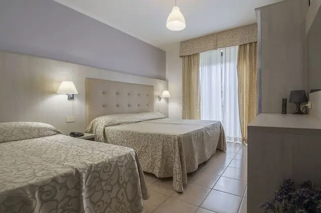 Üç Kişilik Oda, Teras