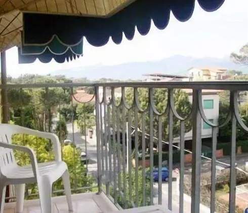 Üç Kişilik Oda, Teras