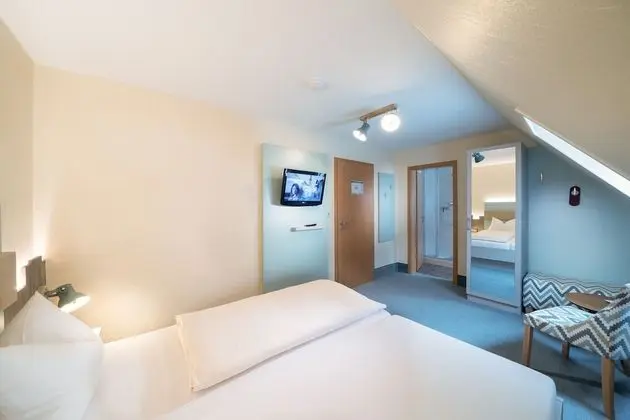 Büyük Yataklı Tek Kişilik Oda