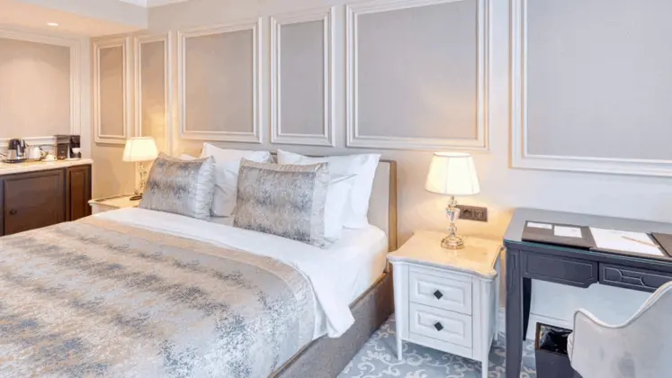 Deluxe Oda, Şehir Manzaralı, Büyük Yataklı