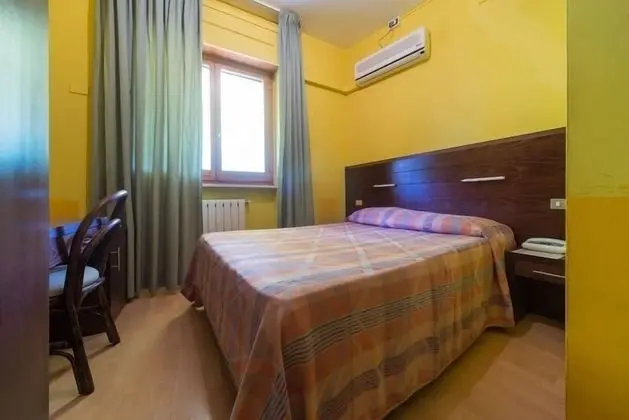 Büyük Yataklı Tek Kişilik Oda