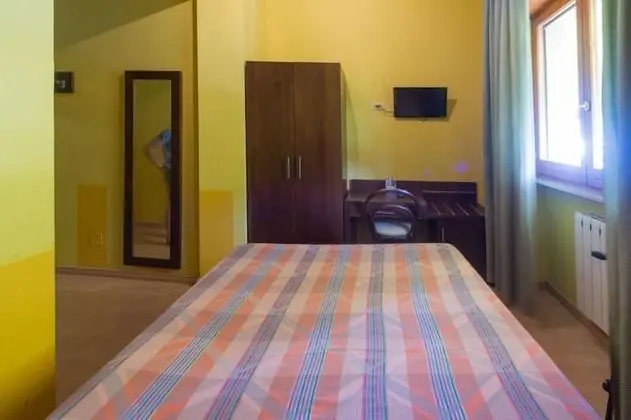 Büyük Yataklı Tek Kişilik Oda