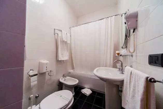 Büyük Yataklı Tek Kişilik Oda