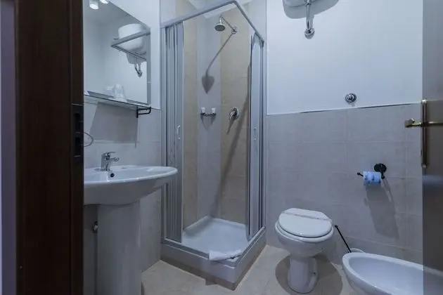 Büyük Yataklı Tek Kişilik Oda