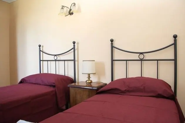 İki Ayrı Yataklı Oda, Ortak Banyo