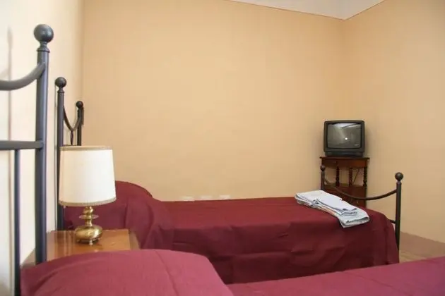 İki Ayrı Yataklı Oda, Ortak Banyo