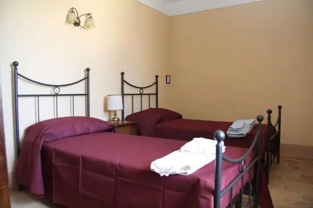 İki Ayrı Yataklı Oda, Ortak Banyo