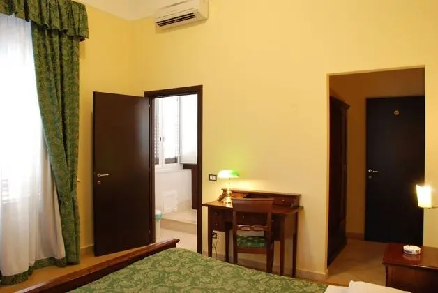 Economy Tek Büyük veya İki Ayrı Yataklı Oda