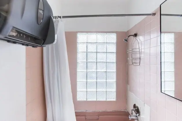 Tek Büyük Yataklı Oda, Ortak Banyo