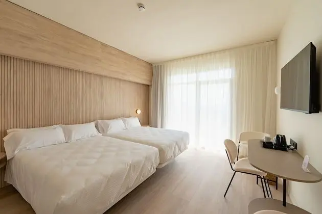 Superior Oda, Teras, Deniz Manzaralı (2 Adults + 1 Child)