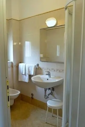 Üç Kişilik Oda