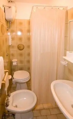 Classic Tek Büyük veya İki Ayrı Yataklı Oda, Özel Banyo, Bahçe Manzaralı