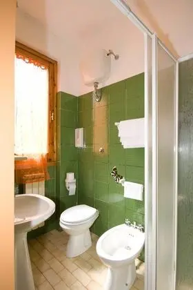 Classic Tek Büyük veya İki Ayrı Yataklı Oda, Özel Banyo, Bahçe Manzaralı