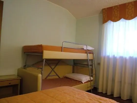 Standard Dört Kişilik Oda