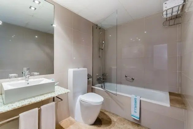Tek Büyük Yataklı Oda (with extra bed)