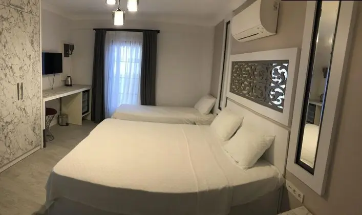 Triple,Şehir Manzaralı