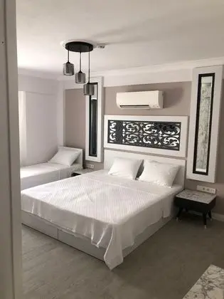 Triple,Şehir Manzaralı