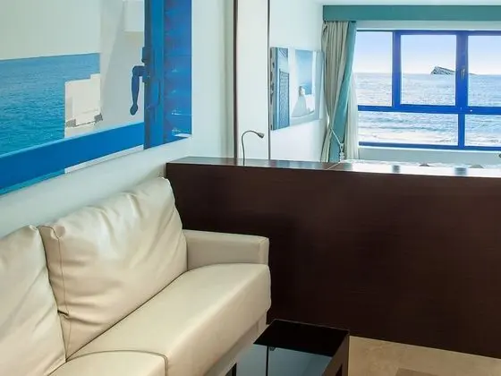 Superior Oda, Deniz Manzaralı (3 Adults + 1 Child)