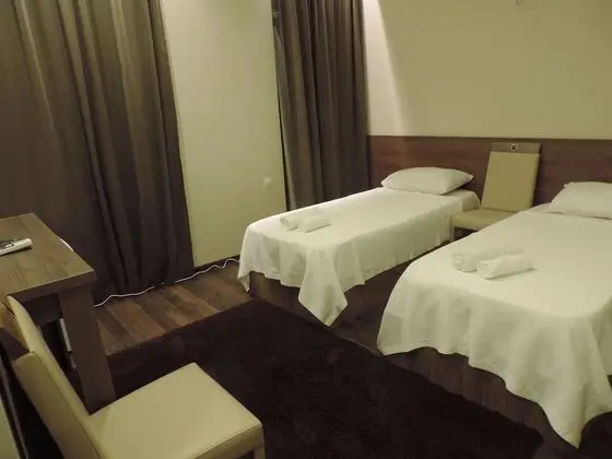Basic Üç Kişilik Oda, Balkon, Dağ Manzaralı