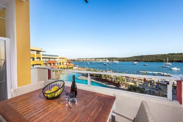 Superior Apart Daire, 2 Yatak Odası, Balkon, Deniz Manzaralı