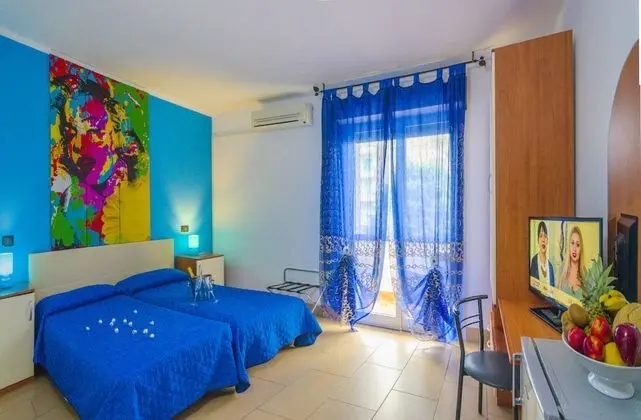 Tek Büyük veya İki Ayrı Yataklı Oda, Balkon
