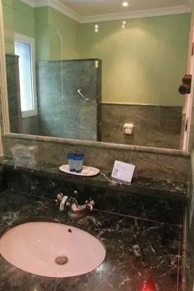 Büyük Yataklı Tek Kişilik Oda