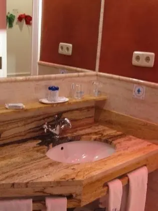 Büyük Yataklı Tek Kişilik Oda