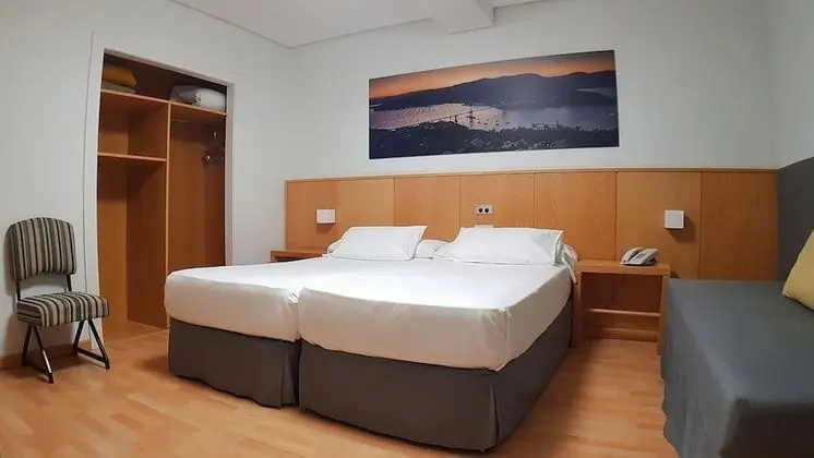 Üç Kişilik Oda
