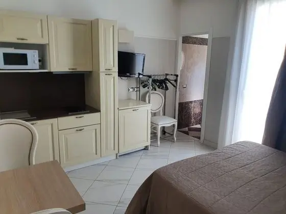 Stüdyo (with Sofa)