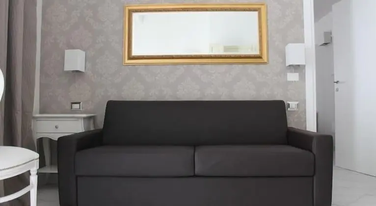 Stüdyo (with Sofa)
