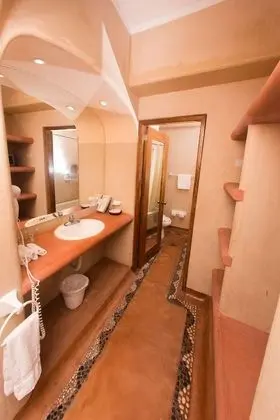 Deluxe Tek Büyük Yataklı Oda, 2 Çift Kişilik Yatak, Balkon, Deniz Manzaralı